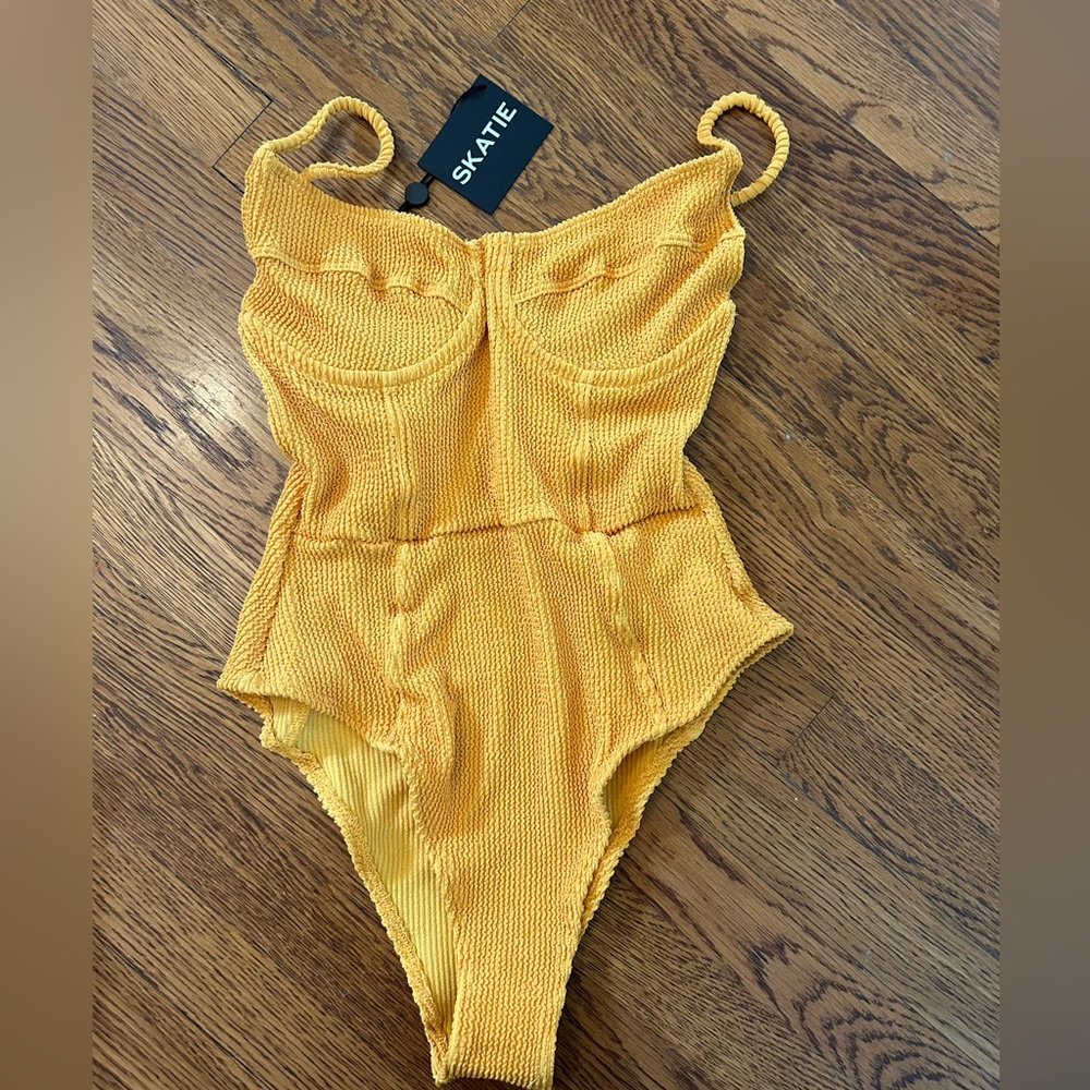 Skatie bathing suit, size small, color “twiggy,” new with tags